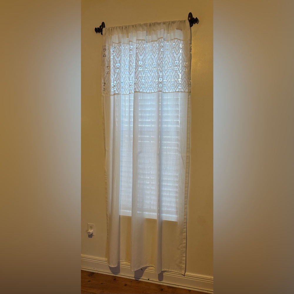 Target Opalhouse Bungalow
White linen curtains